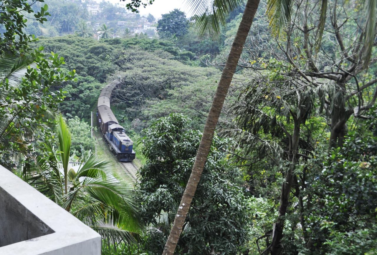 M&M Residence Kandy Exterior photo